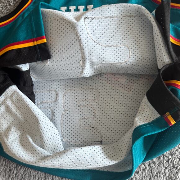 Authentic Mitchell & Ness Grant Hill NBA Detroit Pistons 98-99 Away Jersey Sz 44 - Picture 11 of 13